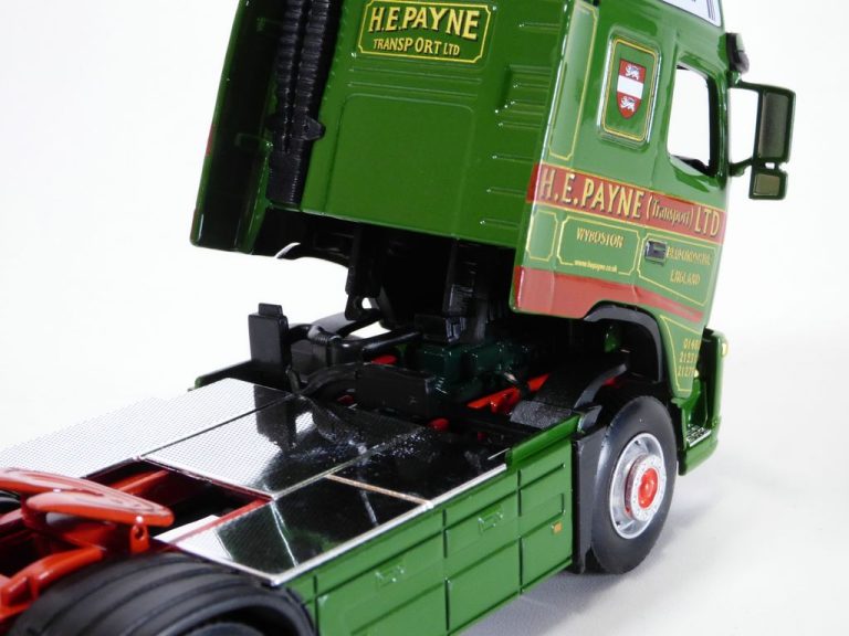 camion_volvo_fh12_transports_payne_cararama_569-014t_1-43_3
