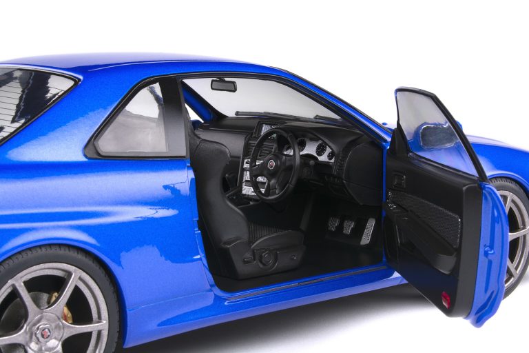 s1804301-nissan-r34-gtr-bayside-blue-1999-10