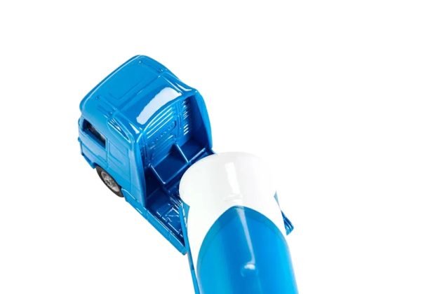 CAMION VOLVO FH 4X2 CON ESTANQUE COMBUSTIBLE ARAL 1:87 - Imagen 6