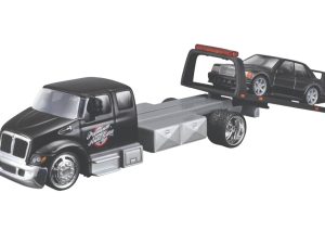 CAMION GRUA INTERNATIONAL DURASTAR CON AUTO MERCEDSES-BENZ 190E 1:64