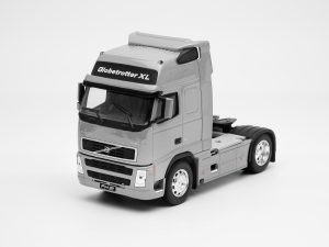 CAMION VOLVO FH12 PLATEADO 1:32